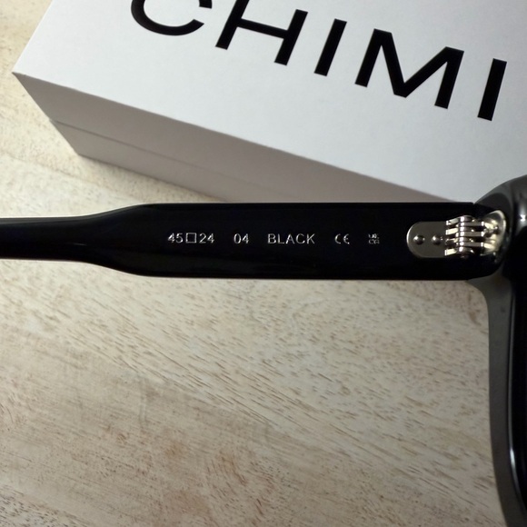 Chimi 04 Sunglasses - Picture 5 of 5